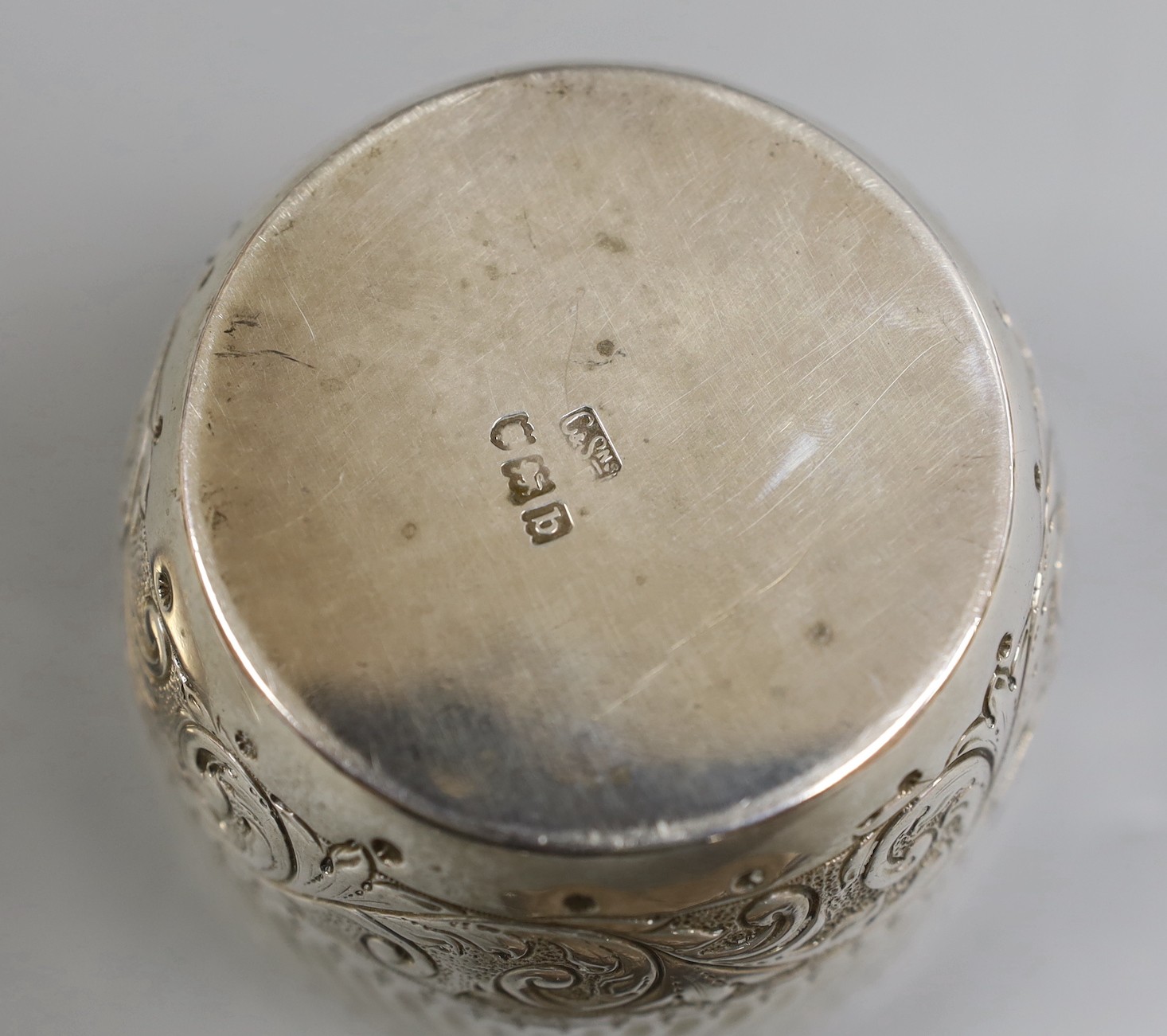 A late Victorian silver sugar bowl, London, 1897, diameter 90mm, a late Victorian silver trinket box and a Dutch white metal circular pill box.